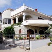 apartmaji-irena-otok-krk-hisa