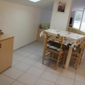 apartmaji-irena-otok-krk-jedilni-prostor