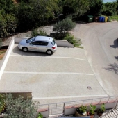 apartmaji-irena-otok-krk-parkirisce