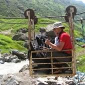 Lunapark v Himalaji, kjer je vožnja gratis, glava pa se nehote sprašuje ali bom res prišel čez podivjano reko pod mano