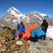 Noč na pet tisoč metrih je bila mrzla. Jutranjo sonce pa zato neprecenljivo